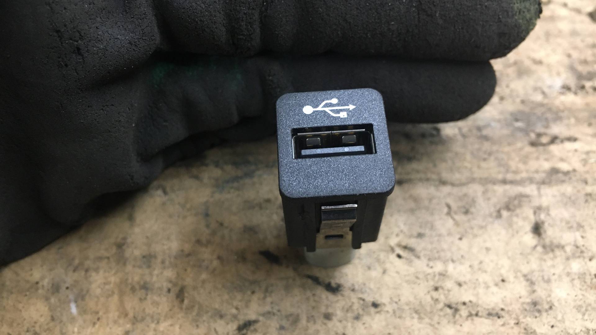 Гнездо AUX / USB IN AP-0009952820