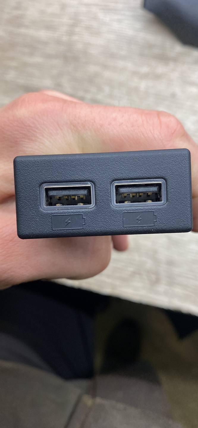 Гнездо AUX / USB IN AP-0009916762