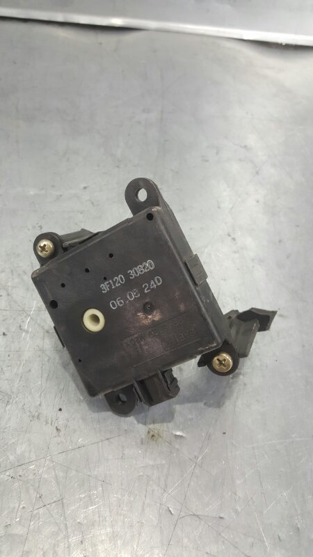 Моторчик заслонки решетки радиатора AP-0014160098