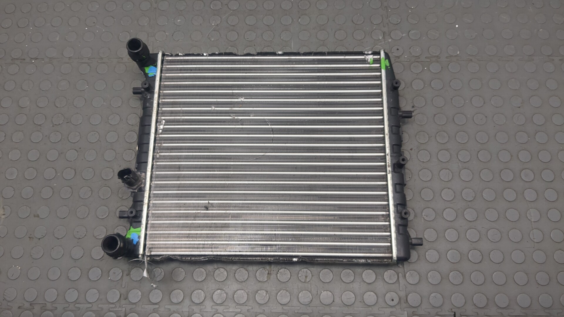 Радиатор охлаждения двигателя AP-0012810818
