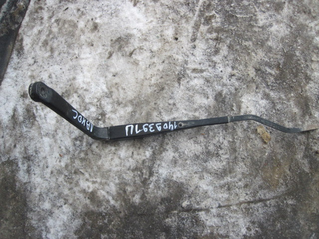 Поводок стеклоочистителя передний левый AP-0000401966