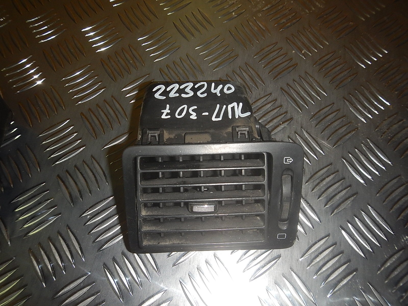 Дефлектор воздушный AP-0001392302