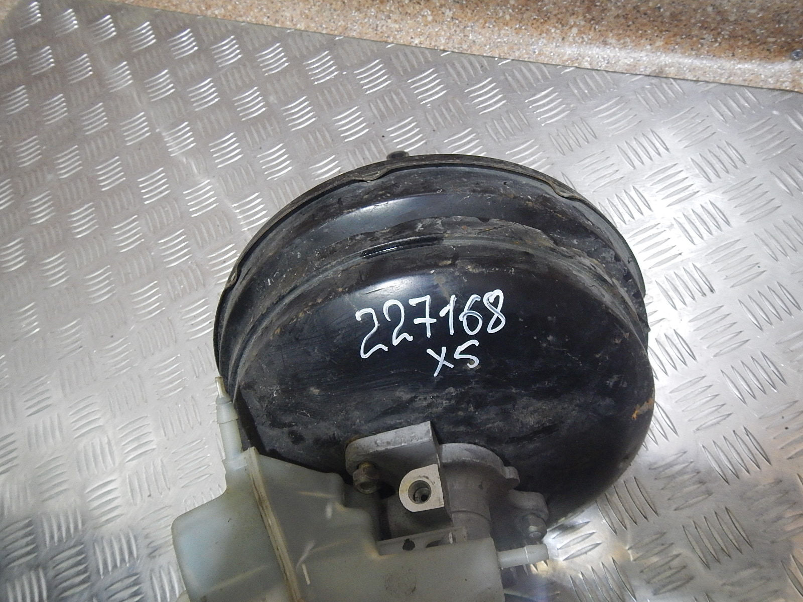 Усилитель тормозов вакуумный AP-0001521647