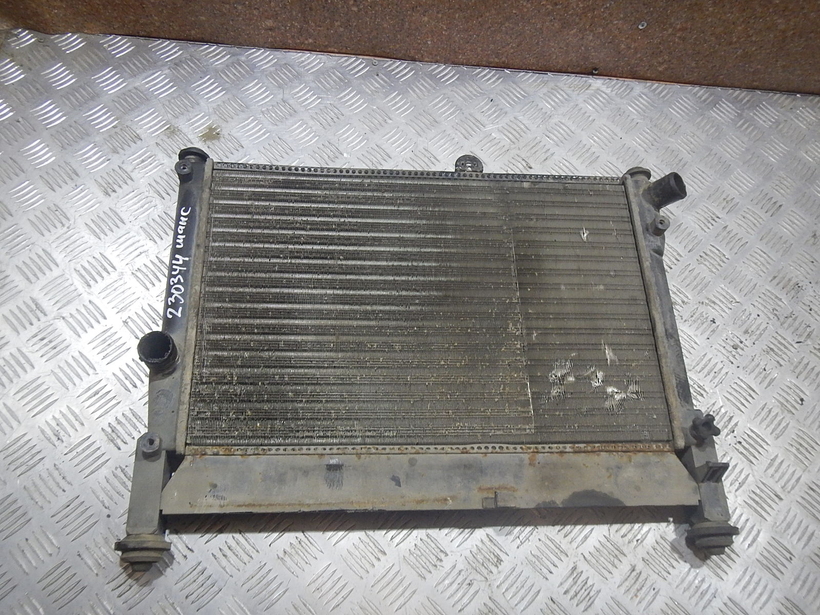 Радиатор охлаждения двигателя AP-0013956310