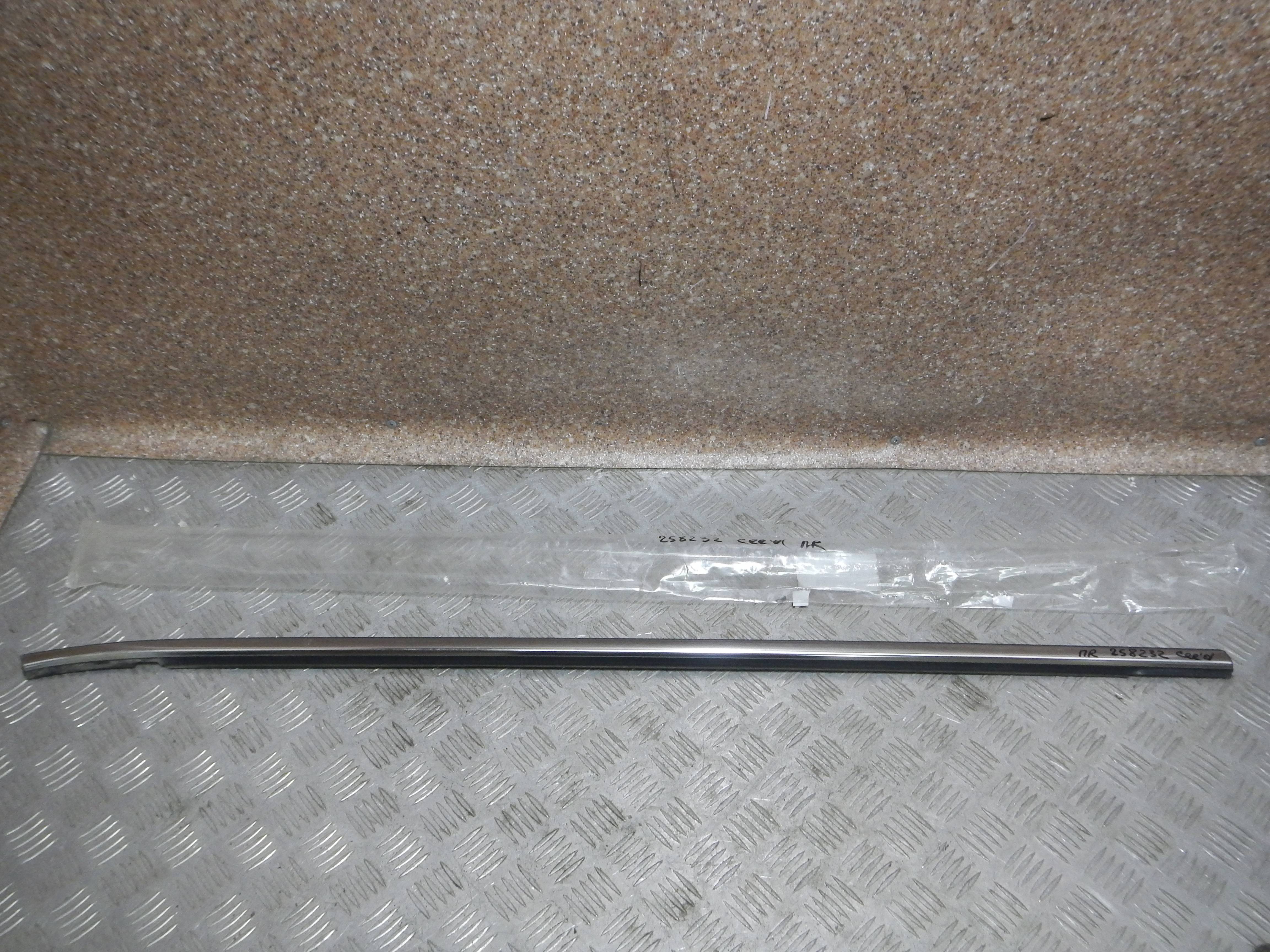 Накладка стекла переднего правого AP-0002505041