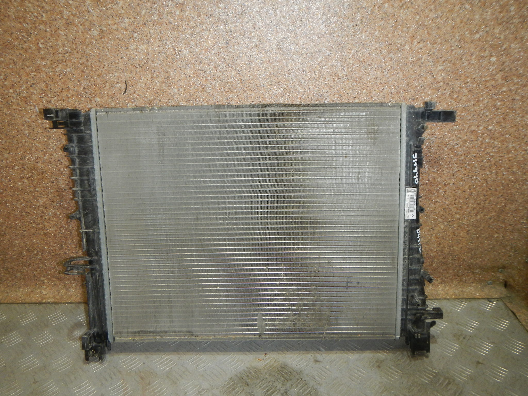 Радиатор охлаждения двигателя AP-0013296253