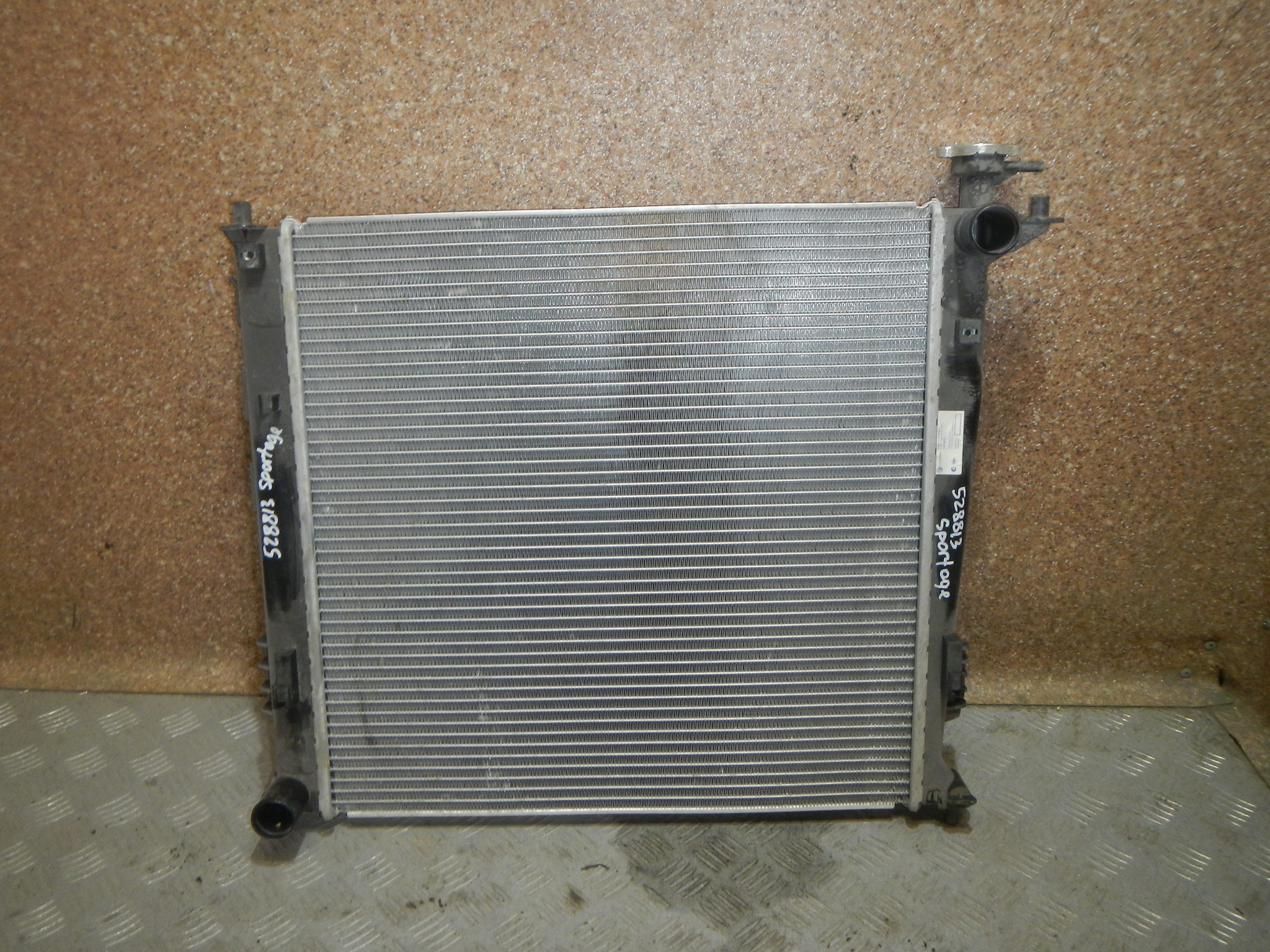 Радиатор охлаждения двигателя AP-0013771885