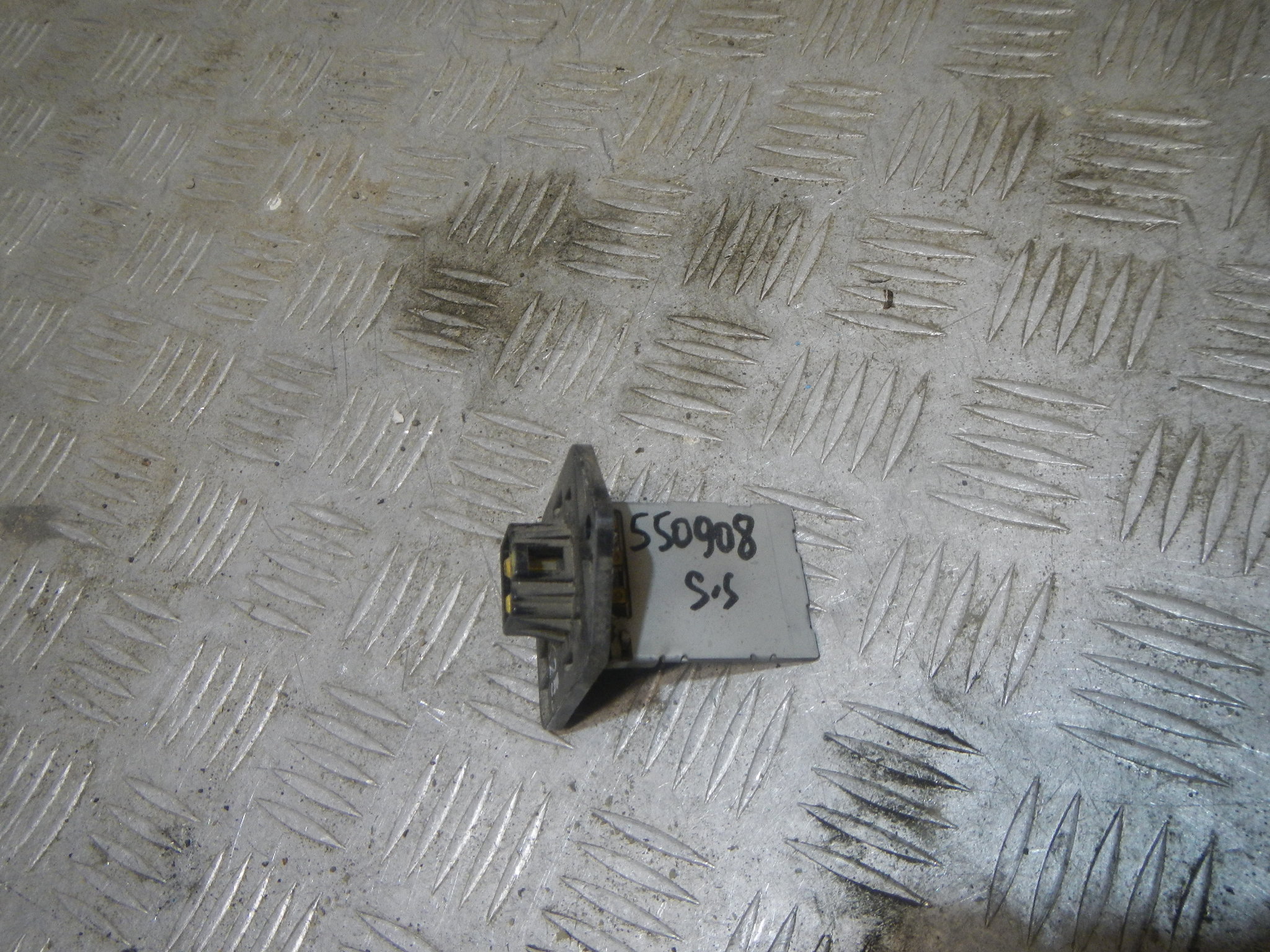 Резистор отопителя AP-0014708221