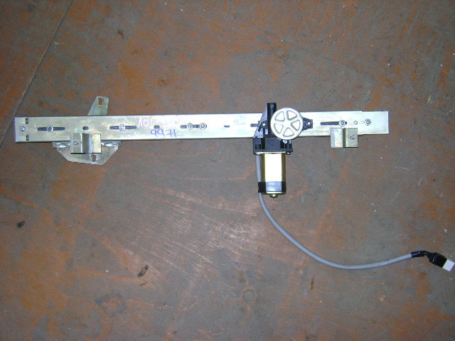 Стеклоподъемник электр. передний правый AP-0000456735