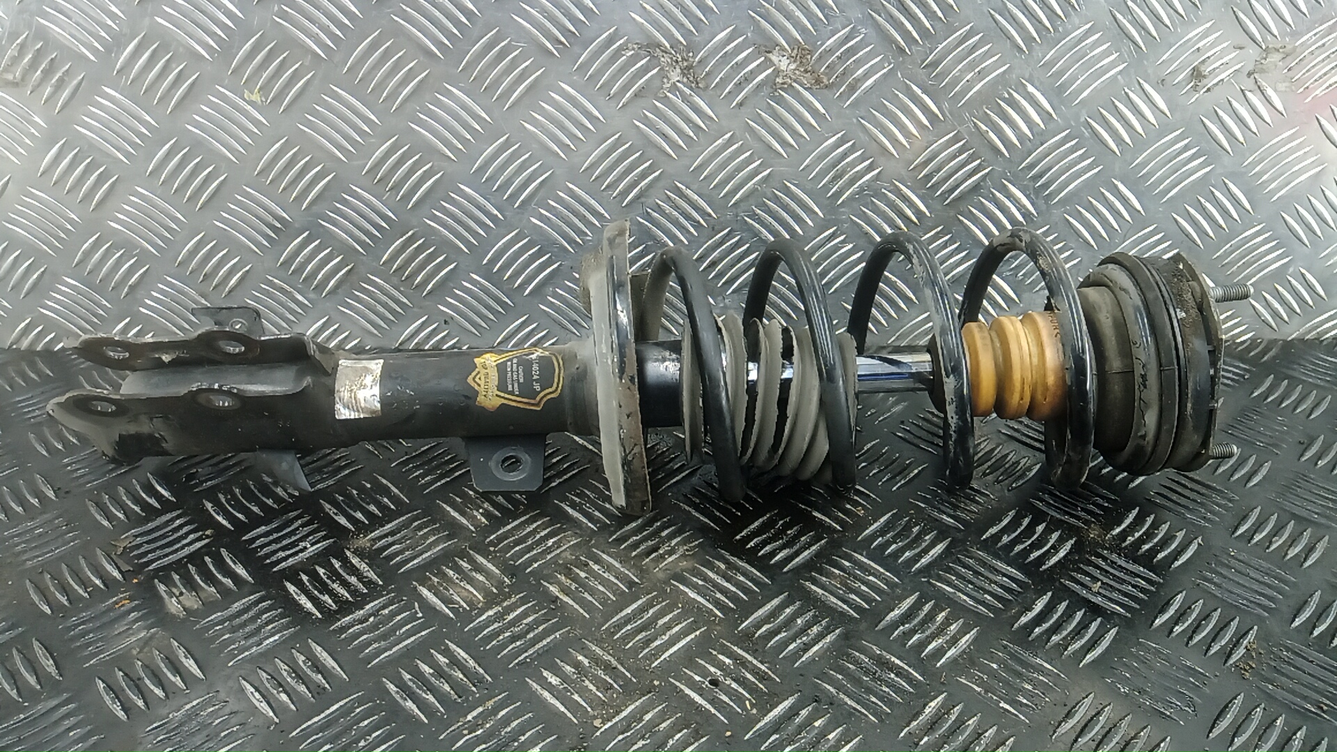 Амортизатор передний левый AP-0014938590