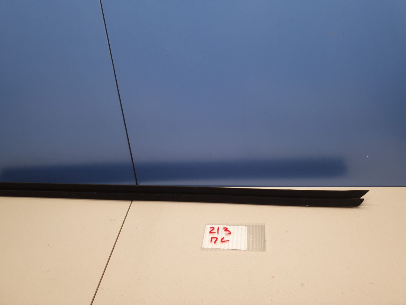 Накладка стекла переднего левого AP-0012015869