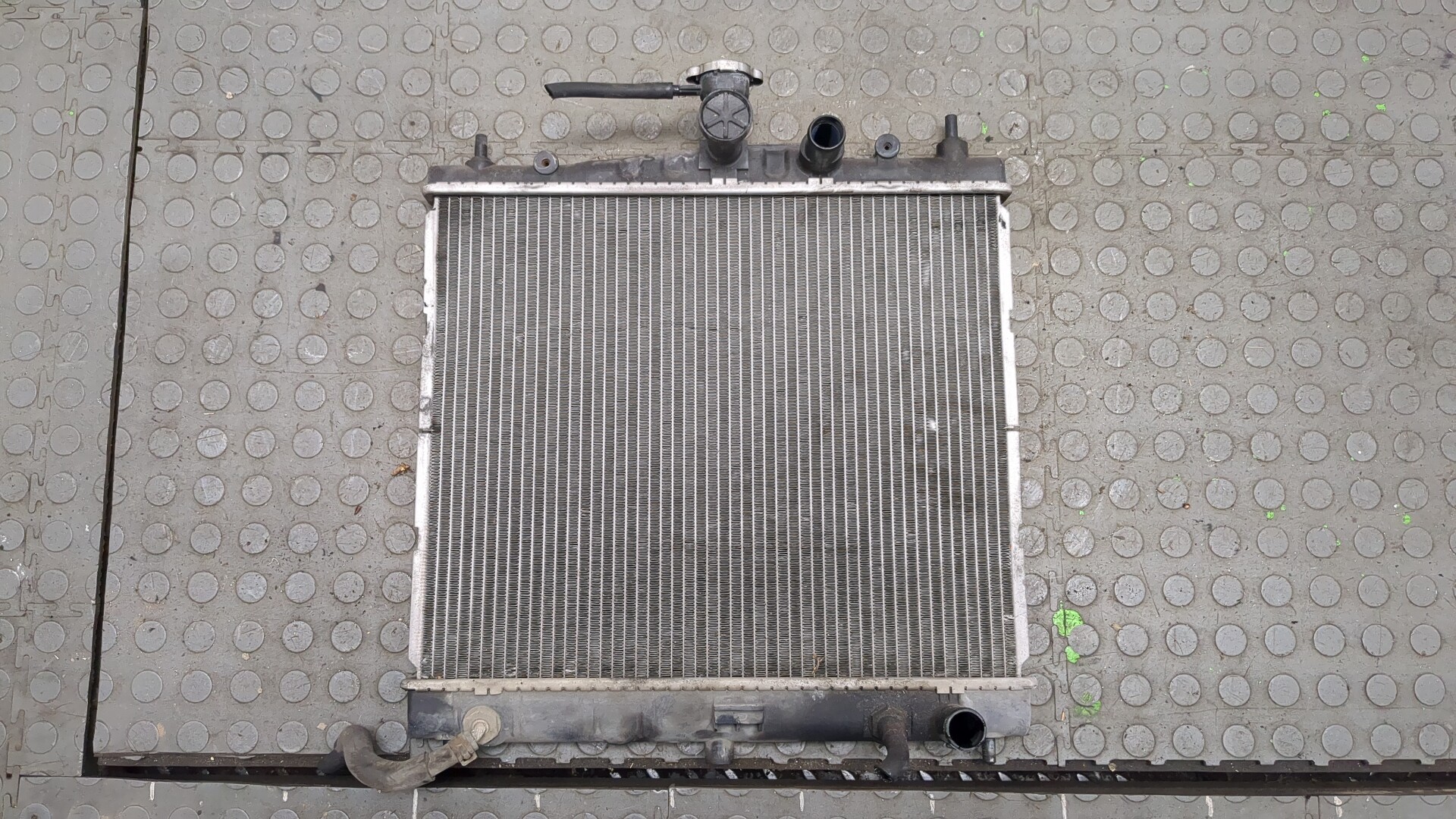 Радиатор охлаждения двигателя AP-0015053799