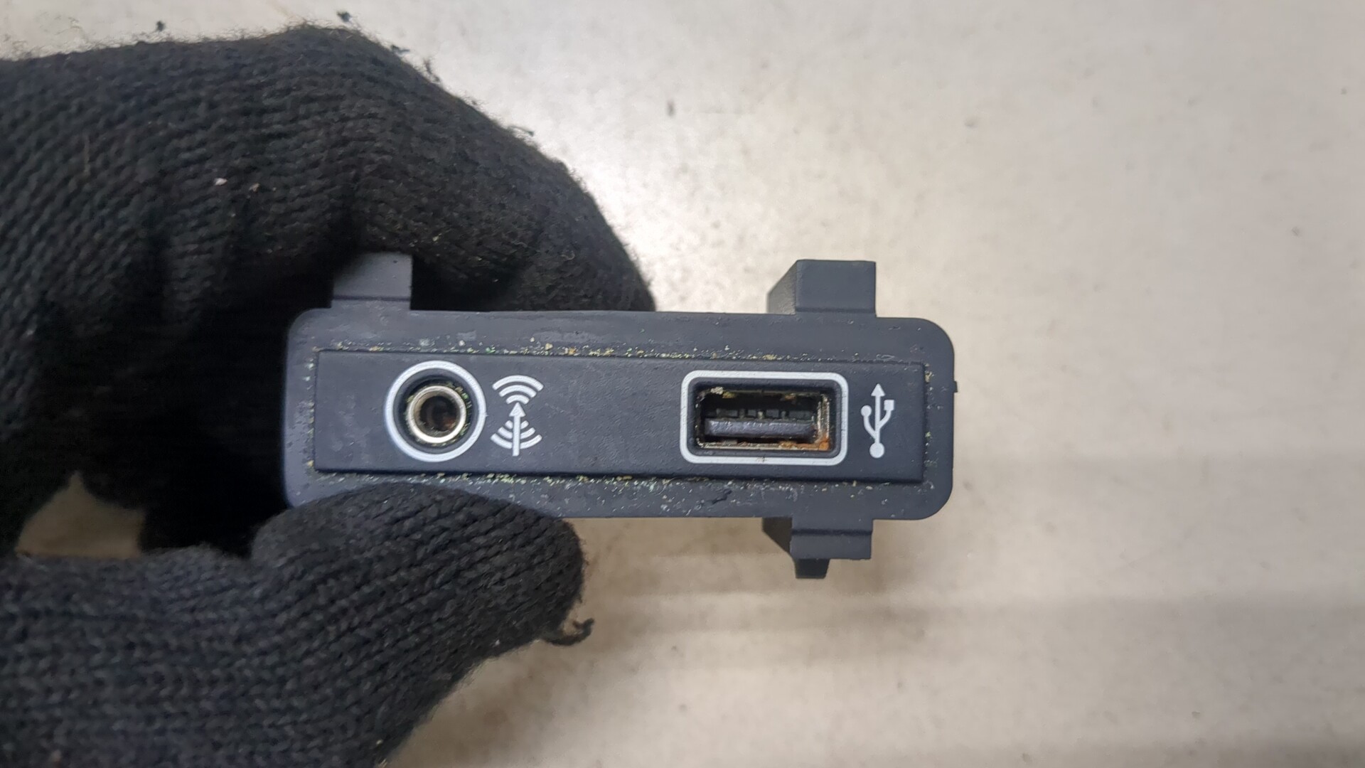 Гнездо AUX / USB IN AP-0015643069