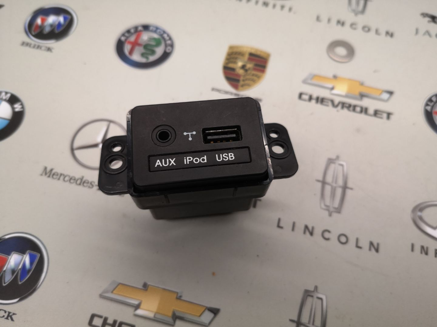 Гнездо AUX / USB IN AP-0011940160