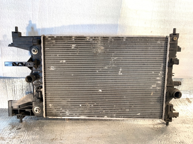 Радиатор охлаждения двигателя AP-0009913895