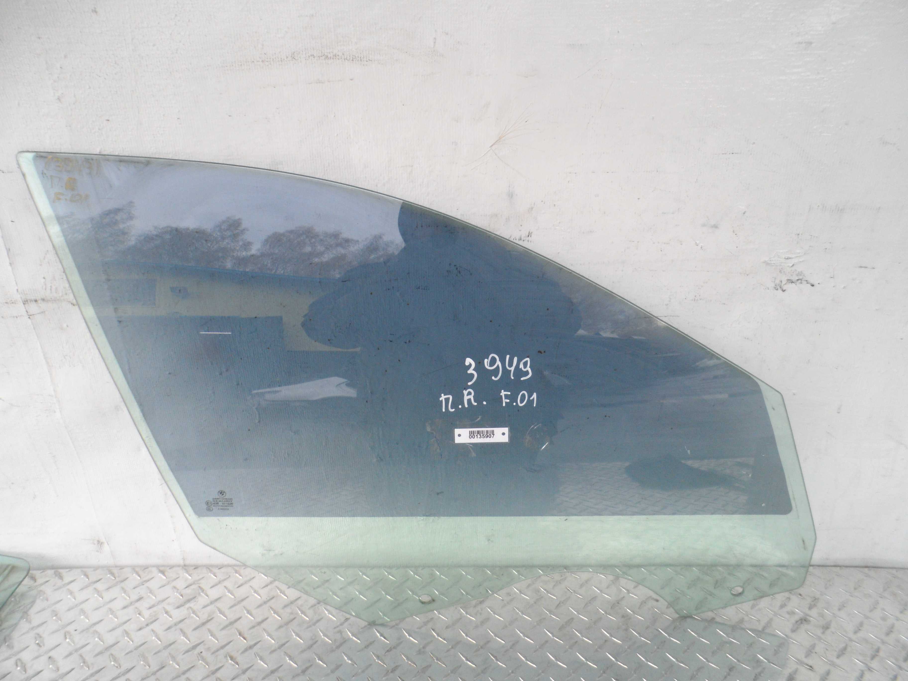 Стекло двери передней правой AP-0010270466