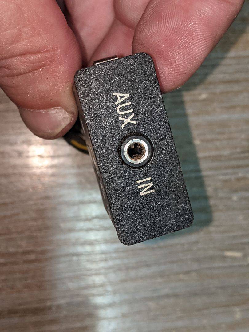 Гнездо AUX / USB IN AP-0010940248