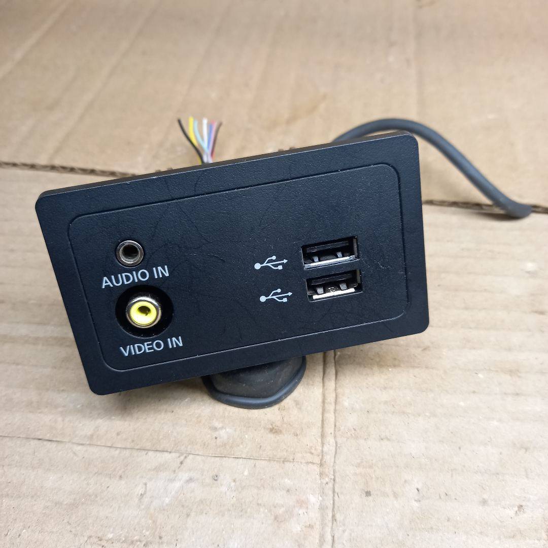 Гнездо AUX / USB IN AP-0012358451