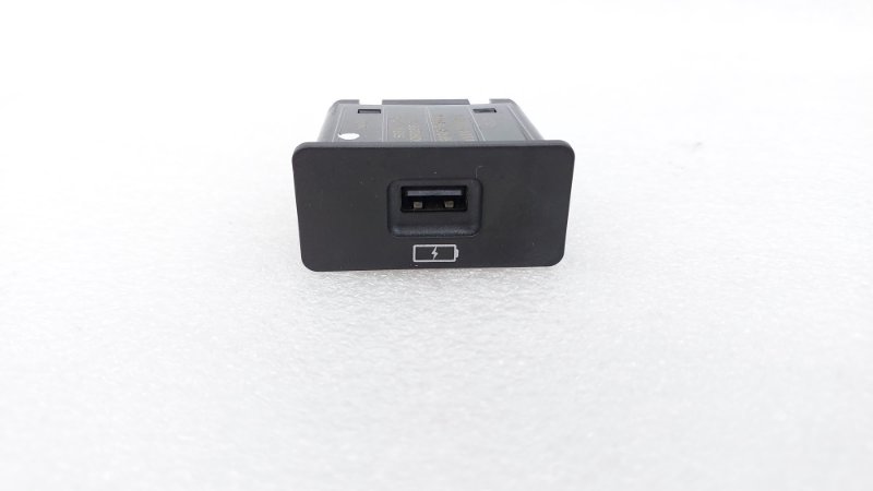 Адаптер прикуривателя USB AP-0013341531