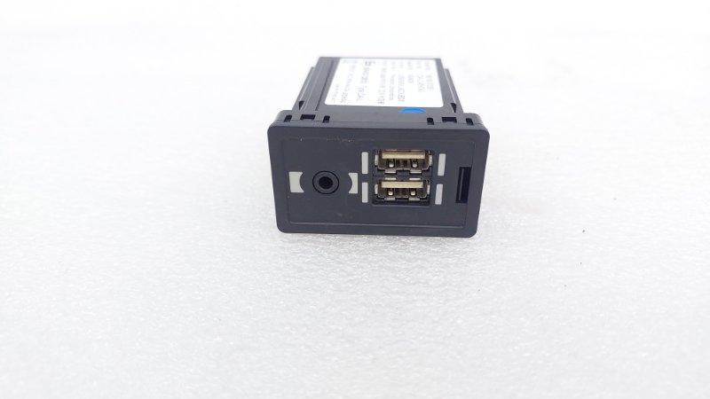 Адаптер прикуривателя USB AP-0013500417