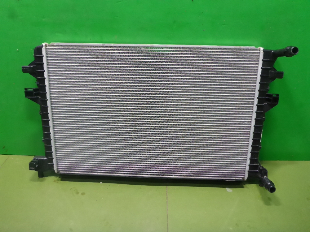 Радиатор охлаждения двигателя AP-0013982386