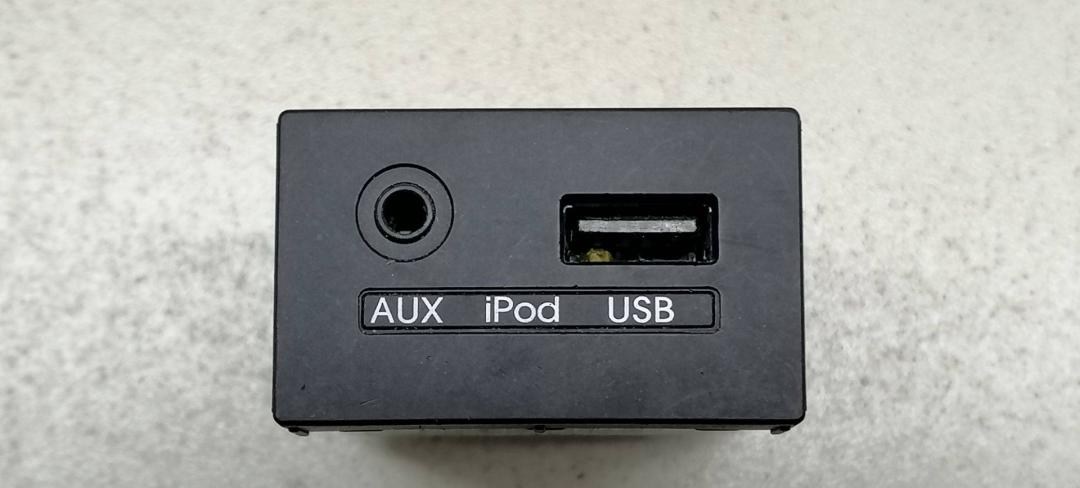 Гнездо AUX / USB IN AP-0014309035