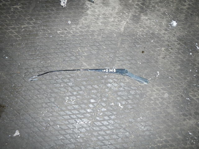 Поводок стеклоочистителя передний правый AP-0000387593