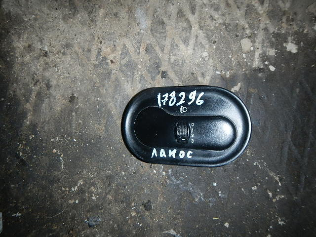 Кнопка корректора фар AP-0000420110