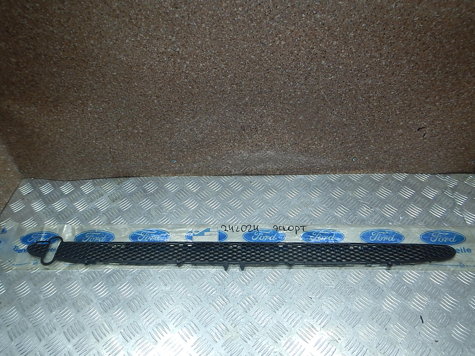 Решетка в бампер центральная AP-0002096412