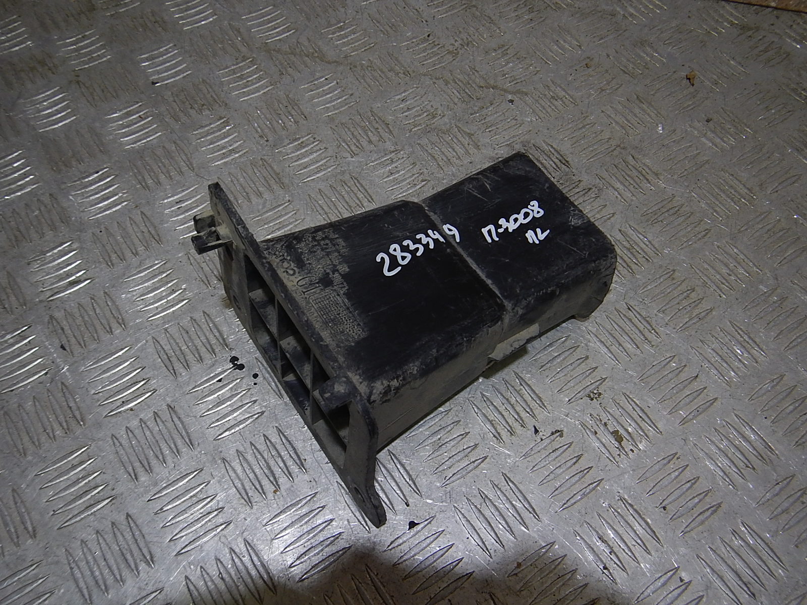 Кронштейн переднего бампера левый AP-0003484834