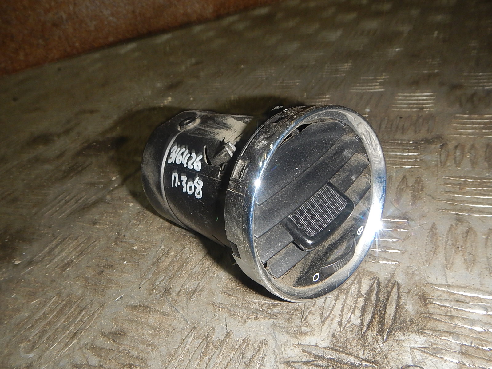 Дефлектор воздушный AP-0004798165
