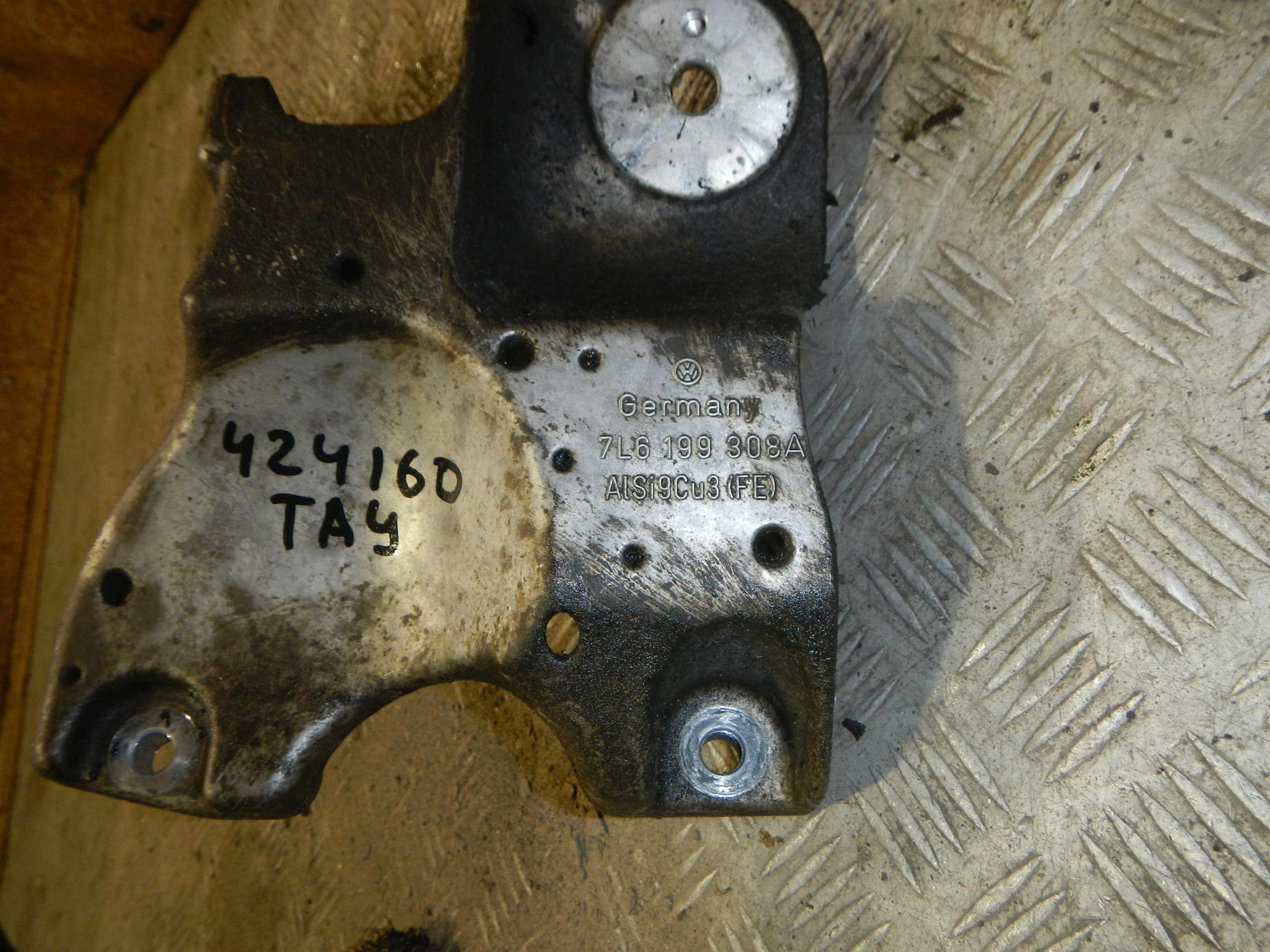 Кронштейн двигателя правый AP-0009465188