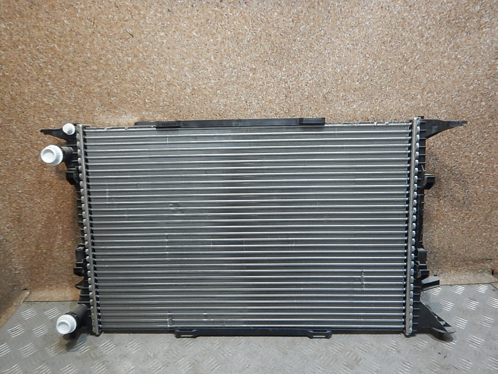Радиатор охлаждения двигателя AP-0009851883
