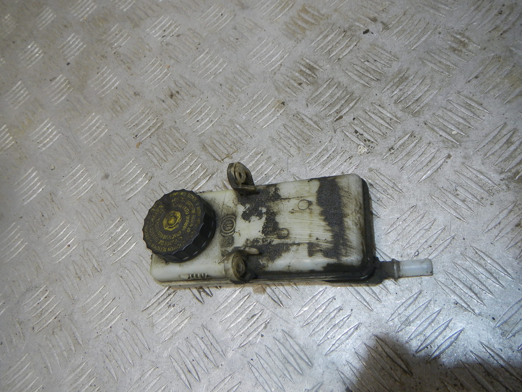 Бачок главного тормозного цилиндра AP-0013217607