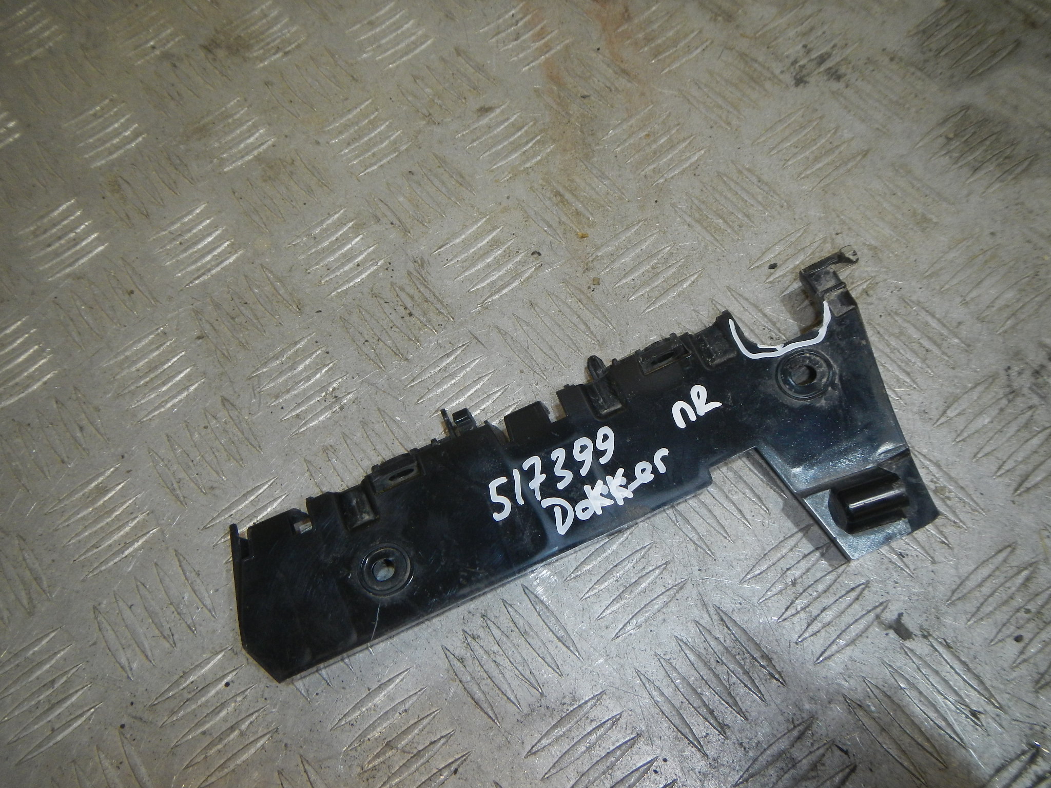 Кронштейн переднего бампера правый AP-0013278714