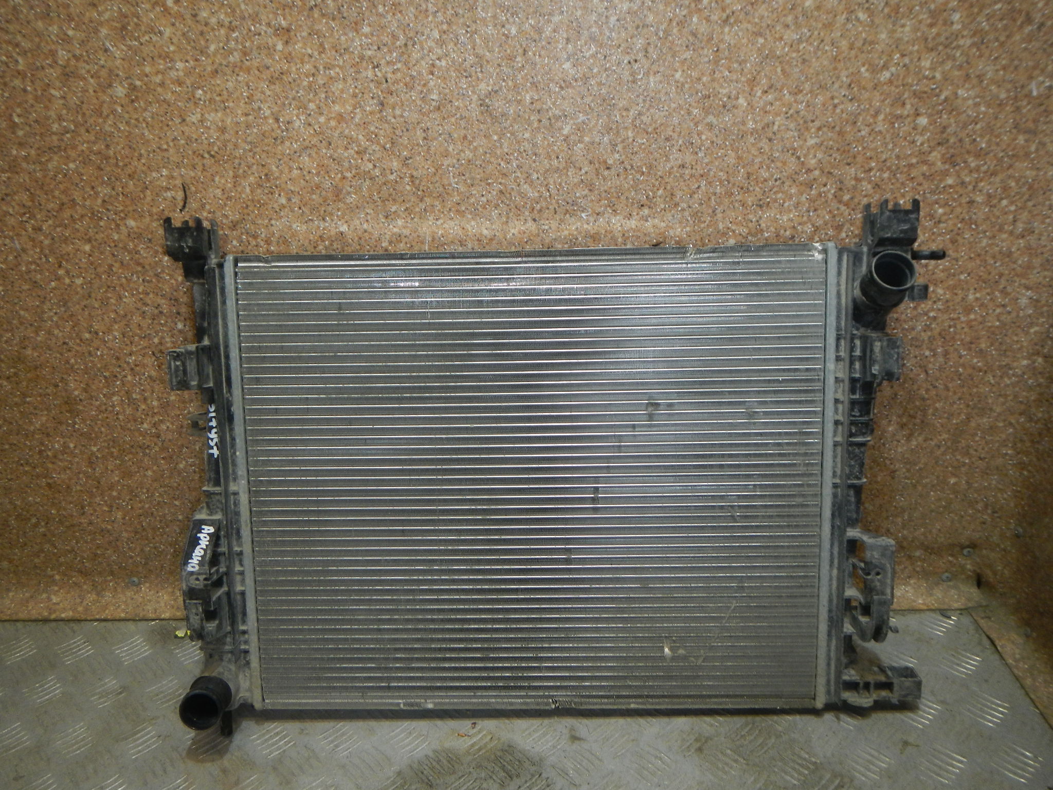 Радиатор охлаждения двигателя AP-0013296225