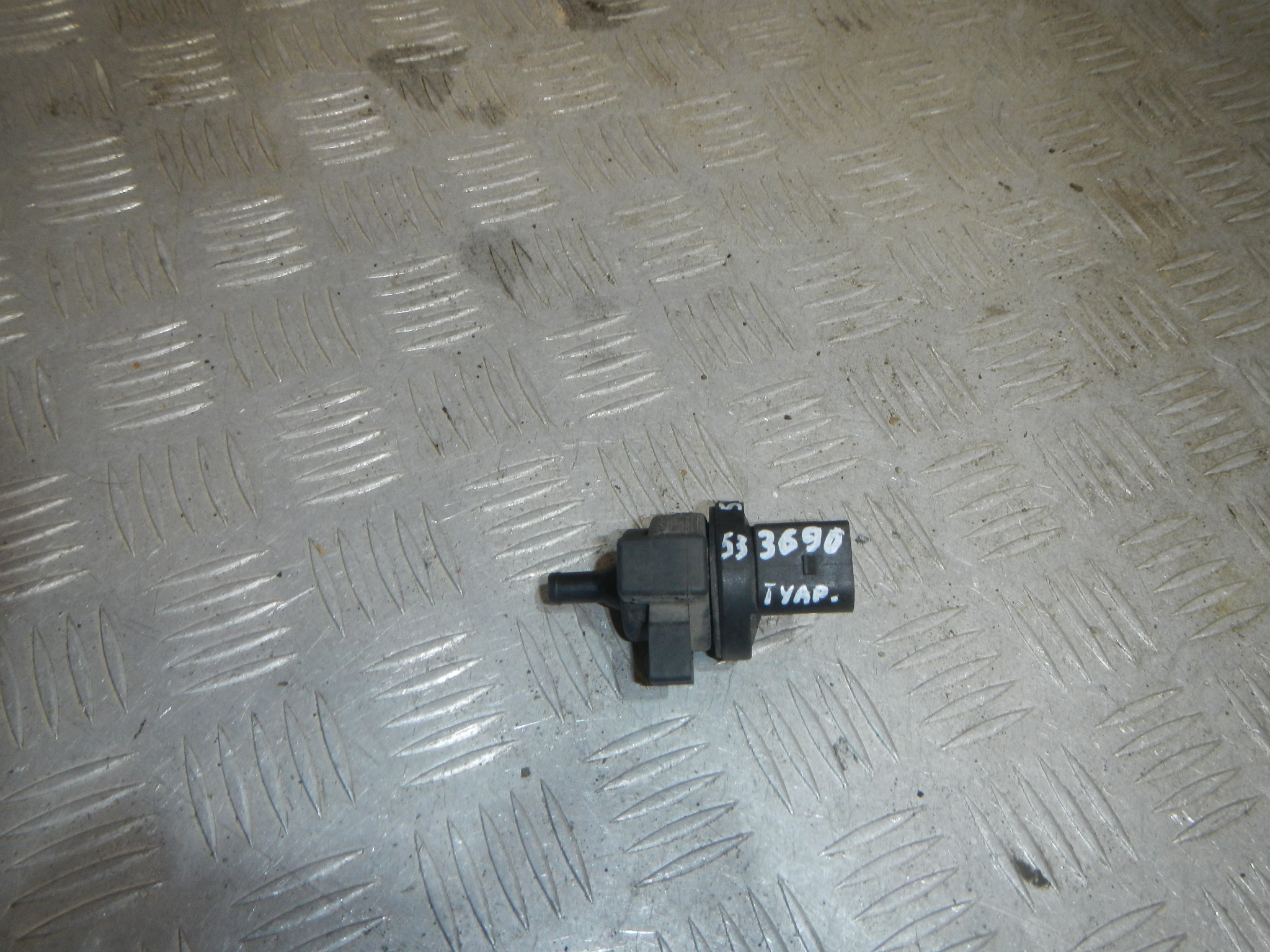 Клапан вентиляции топливного бака AP-0013902891