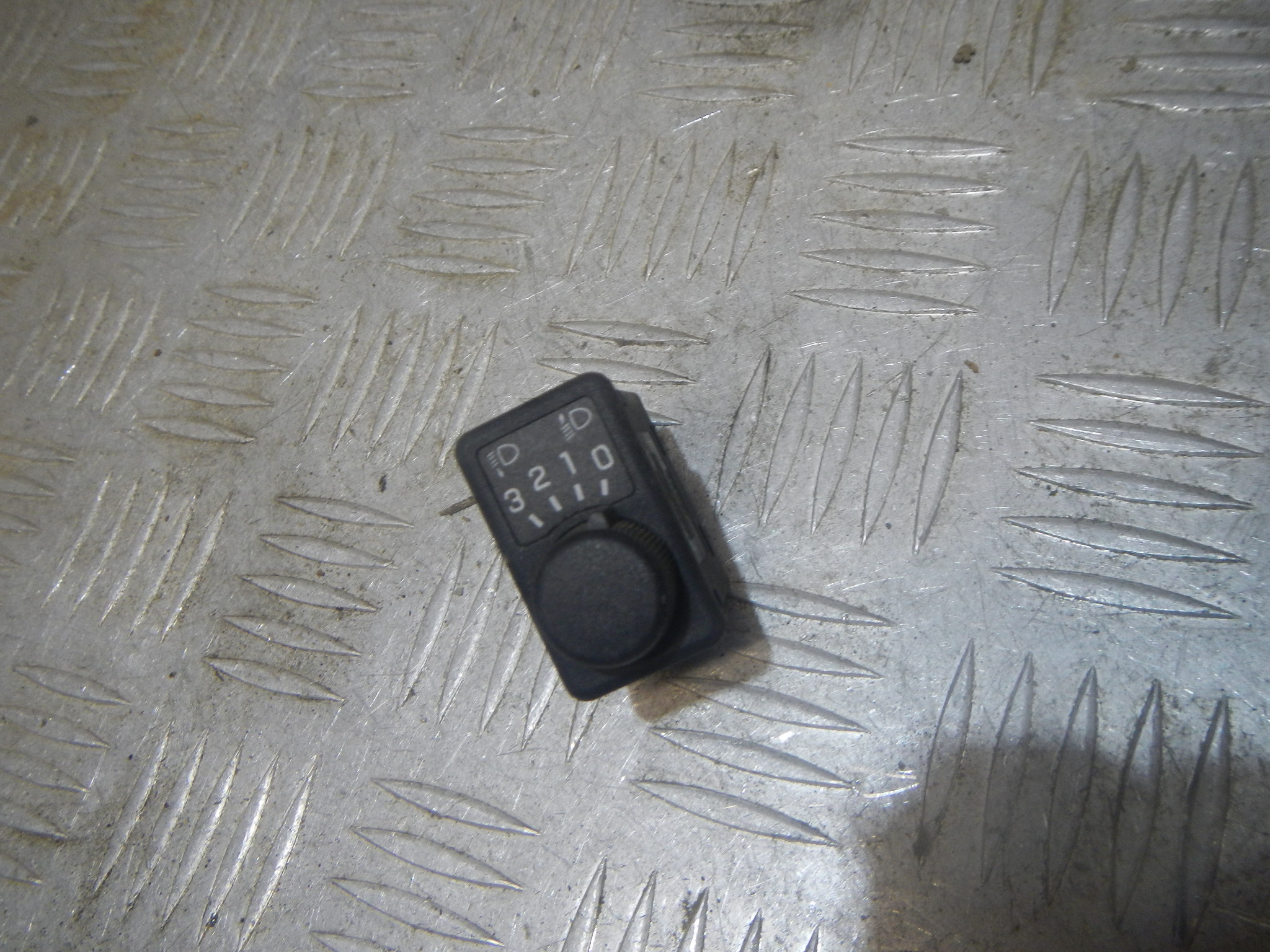 Кнопка корректора фар AP-0013972959