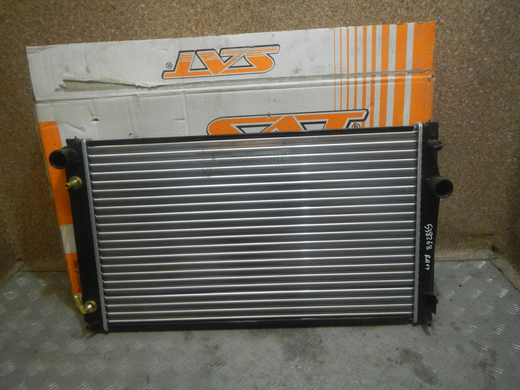 Радиатор охлаждения двигателя AP-0014053384