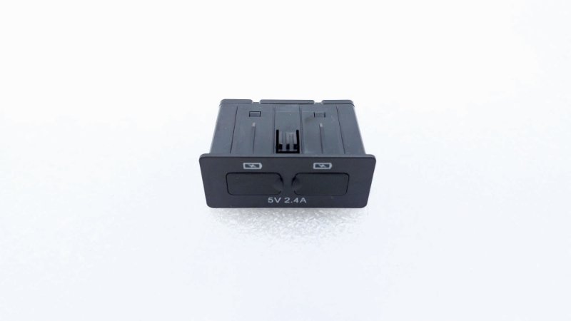 Адаптер прикуривателя USB AP-0015223705