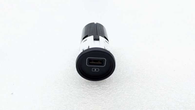 Адаптер прикуривателя USB AP-0015761630