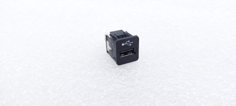 Адаптер прикуривателя USB AP-0015947122