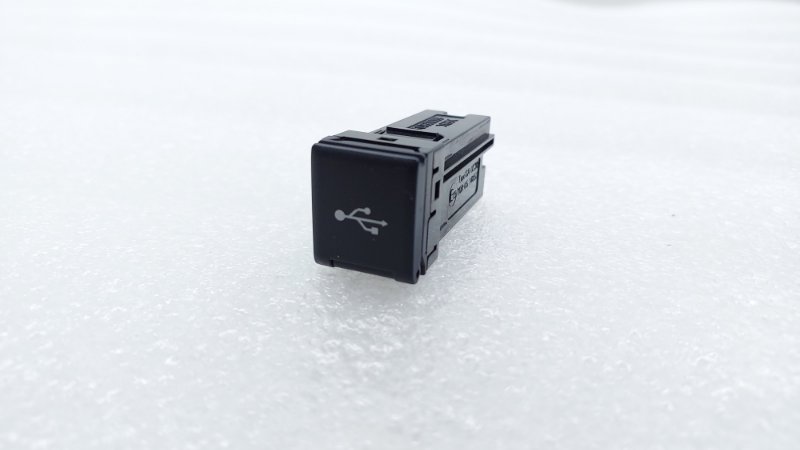 Адаптер прикуривателя USB AP-0016001230